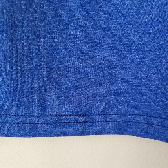 2/20$ Disney Store Captain Marvel blue short sleeve graffic worn out design Sz M - Picture 6 of 9